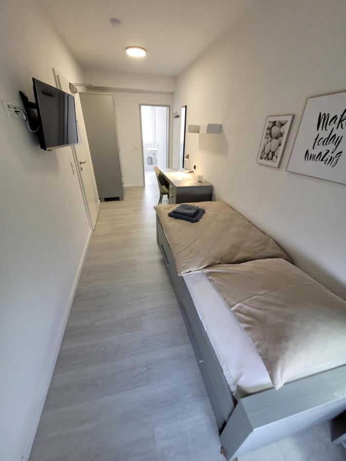 Guesthouse Wi Rooms ยือลิคช์ ภายนอก รูปภาพ