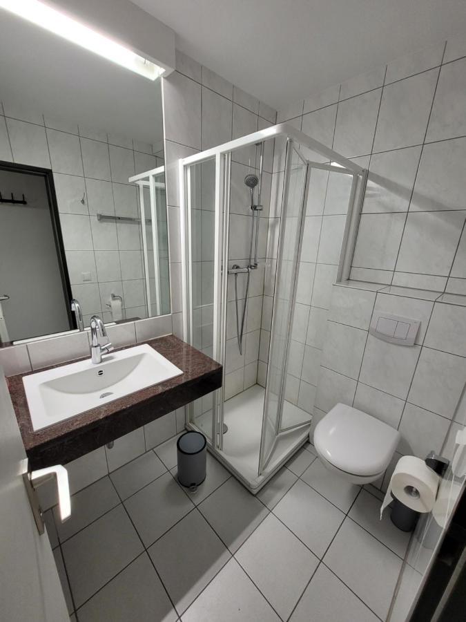 Guesthouse Wi Rooms ยือลิคช์ ภายนอก รูปภาพ