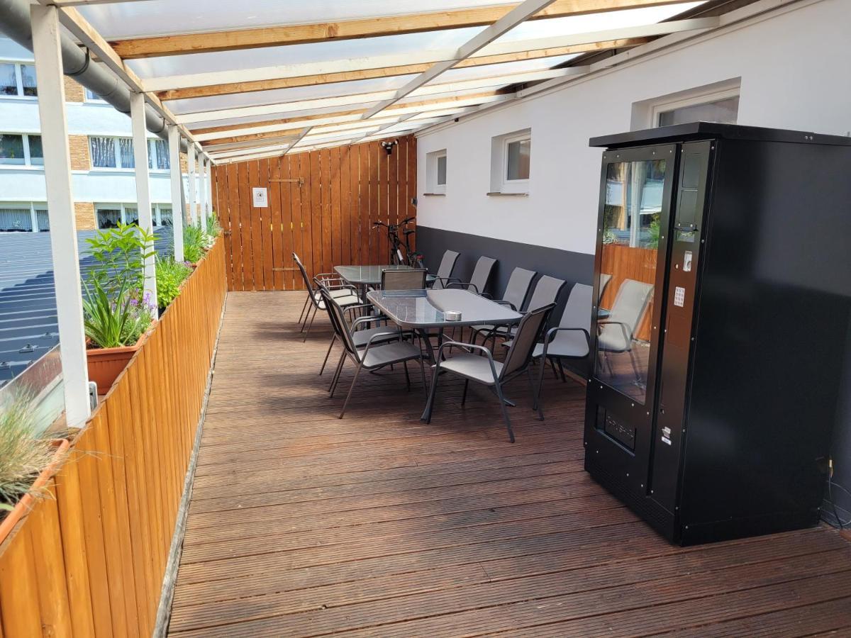 Guesthouse Wi Rooms ยือลิคช์ ภายนอก รูปภาพ